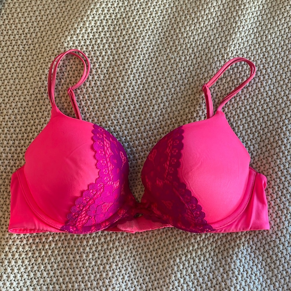 Victoria’s Secret very sexy pink push up 34C